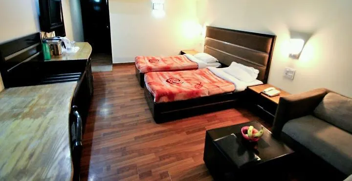 Hotel South End Chandigarh 3*,