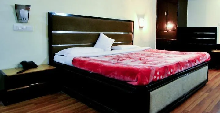 Hotel South End Chandigarh 3*,  India